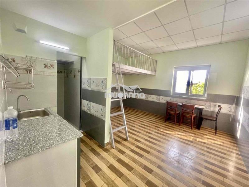 Duplex cửa sổ trời bên khu intresco ở liền giá 4tr tách bếp rộng rãi