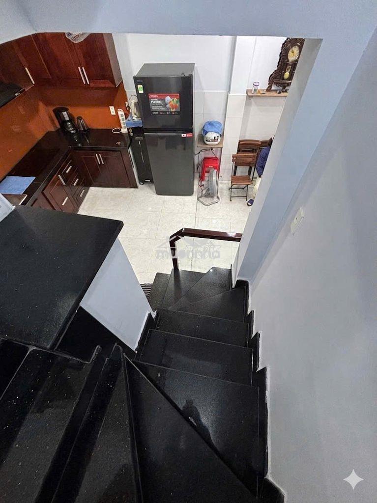 Cho thuê nhà nguyên căn quận 4, 5 tầng, gần hẻm xe hơi ! - Ảnh 4