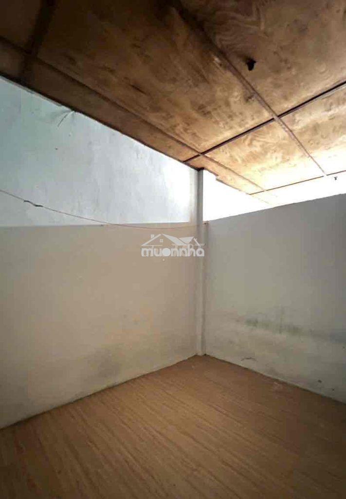 Nhà đường 102 gần man thiện 300m2 đất có vườn, nhà hơi cũ nhưng ở tốt - Ảnh 3