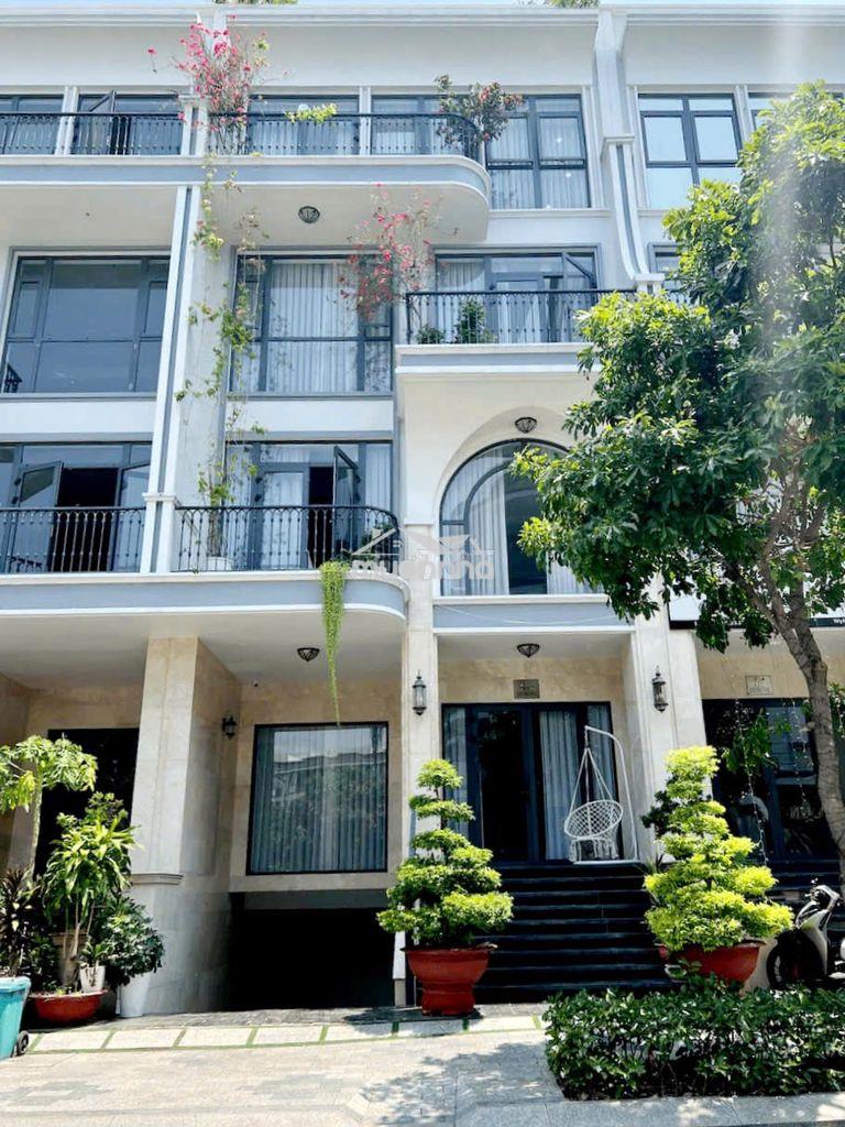 Cho thuê văn phòng khu đô thị vạn phúc city 55m2 full nội thất 11tr
