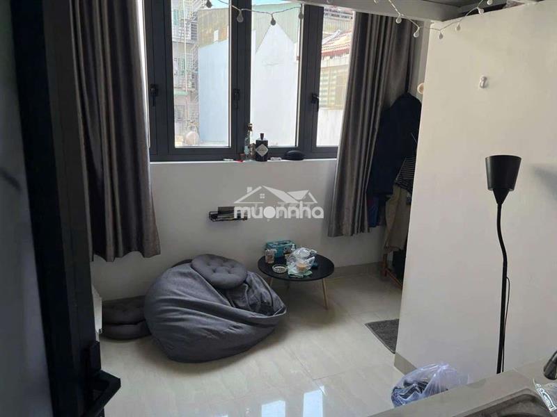 Phòng trọ q4 có gác có cửa sổ lớn khép kín