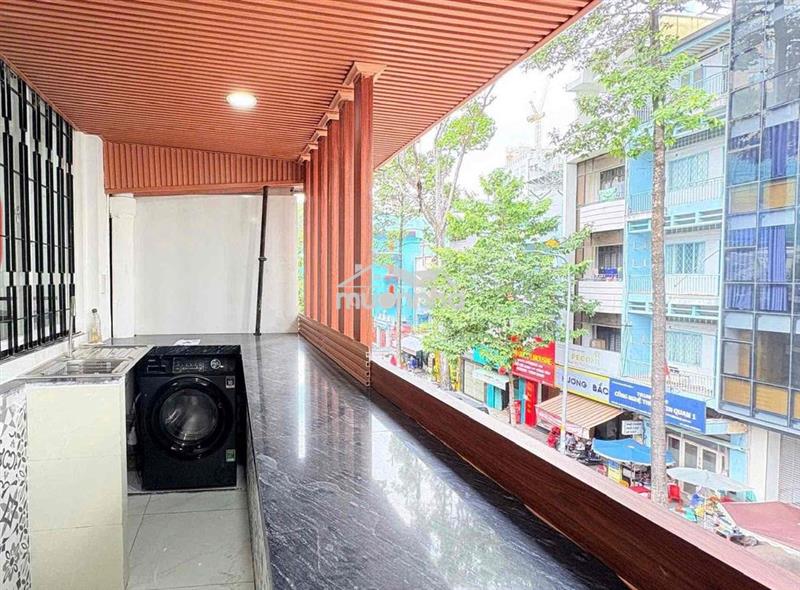 Chính chủ chi thuê studio ban công tách bếp máy giặt riêng view đẹp