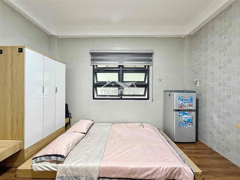 Cho thuê - căn hộ dịch vụ - full nội thất - cửa sổ trời - mới 100%