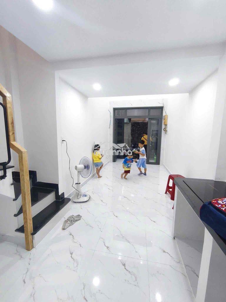 Nhà 2 phòng ngủ 3,5x10 huỳnh văn bánh. hẻm xe hơi