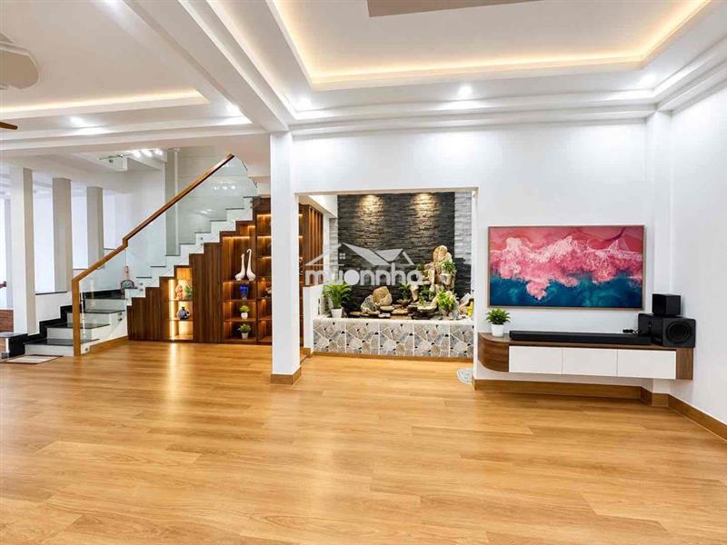 Nhà mới hồ ngọc lãm chỉ hơn  7 tỷ
