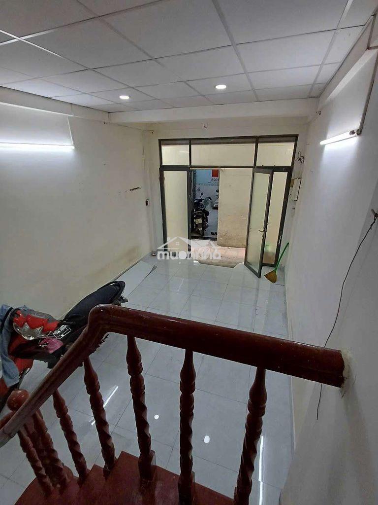 Nhà cmt8 sát mt hẻm rộng trệt 2 lầu - Ảnh 2