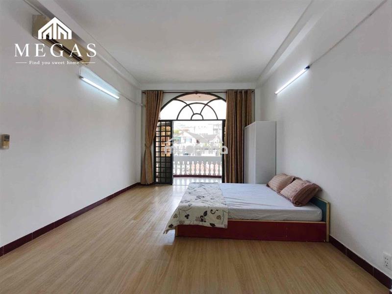 Phòng ban công rộng 35m2 ngay công viên gia định