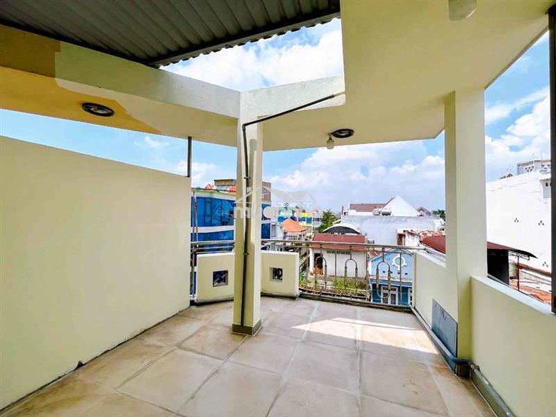 Ban công lớn cuối nguyễn oanh