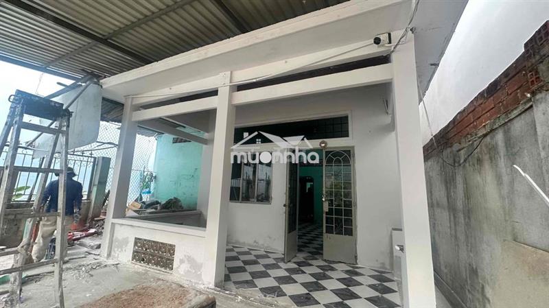 Nhà ngang 7m, sân để 4 chiếc xe oto 7 chỗ