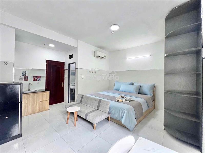 Căn hộ cửa sổ thoáng có nội thất có thang máy kế cầu nguyễn văn cừ